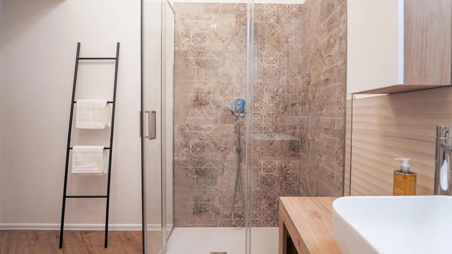 Modern Design Apartment In Historical City Center Catane