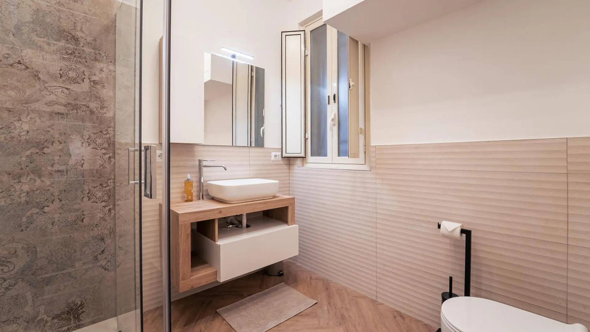 Modern Design Apartment In Historical City Center Catane